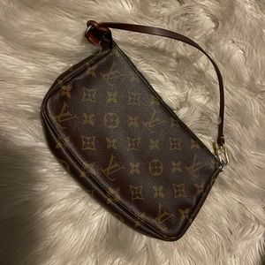 Loui Vuitton handbag